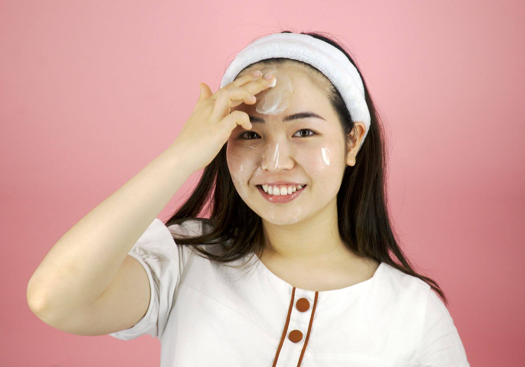 sử dụng mặt nạ tràm trà ngừa mụn