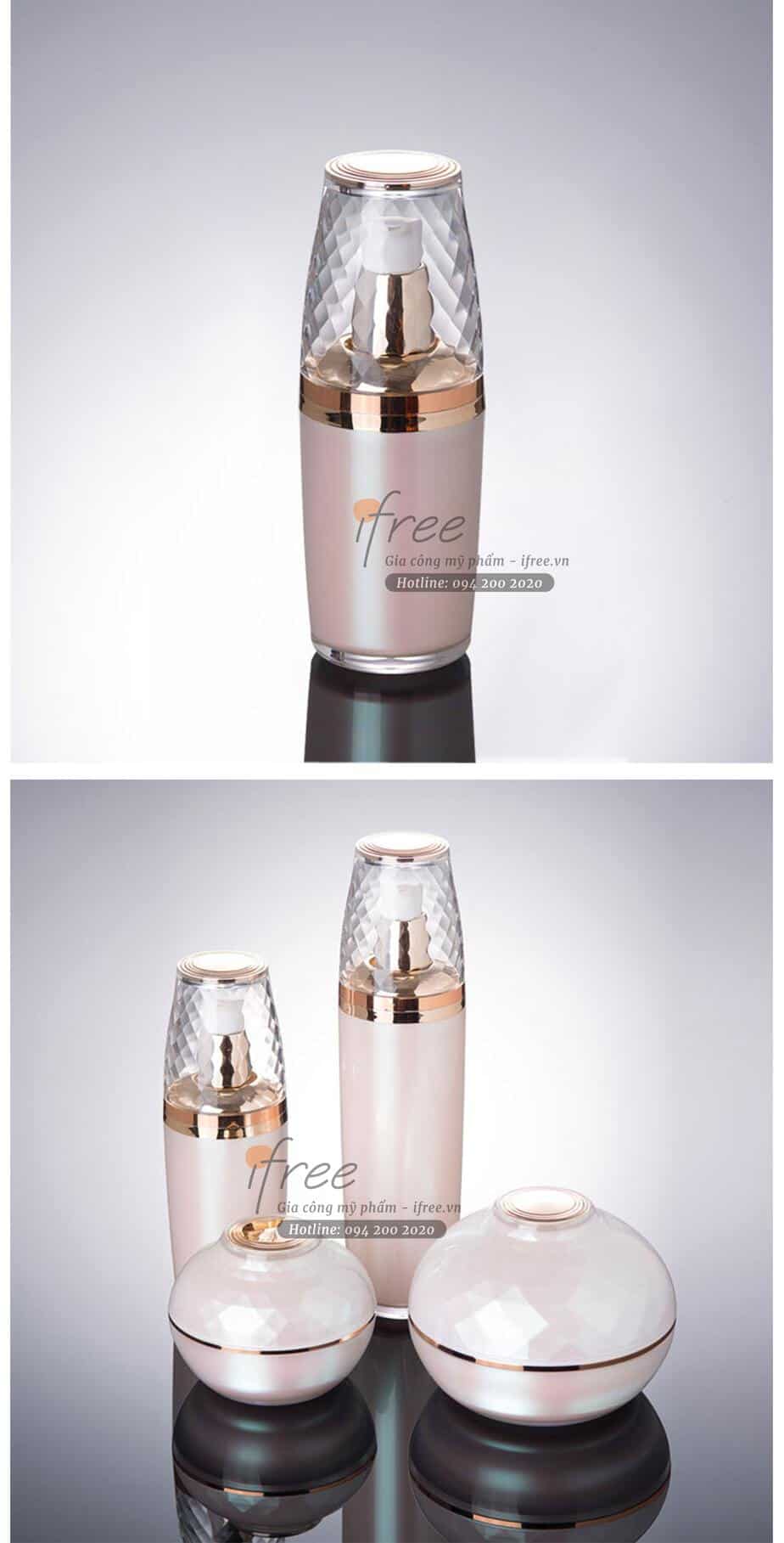 Mẫu chai lọ mỹ phẩm cao cấp dạng chai Acrylic hồng - VN0001 7 Ứng dụng Mẫu chai lọ mỹ phẩm cao cấp dạng chai Acrylic hồng - VN0001: thường được đặt trên kệ trong showroom mỹ phẩm cao cấp và trên bàn trang điểm cá nhân.