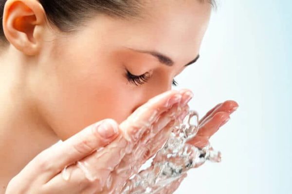 sửa rửa mặt trị mụn giúp cải thiện tình trạng mụn ẩn dưới da