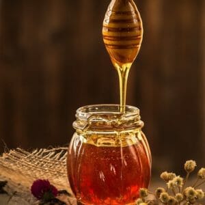 chiết xuất mật ong là nguyên liệu để gia công mỹ phẩm thiên nhiên tại ifree