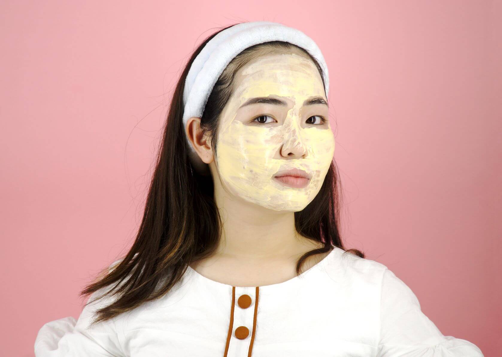 sử dụng mặt nạ đất sét giảm mụn