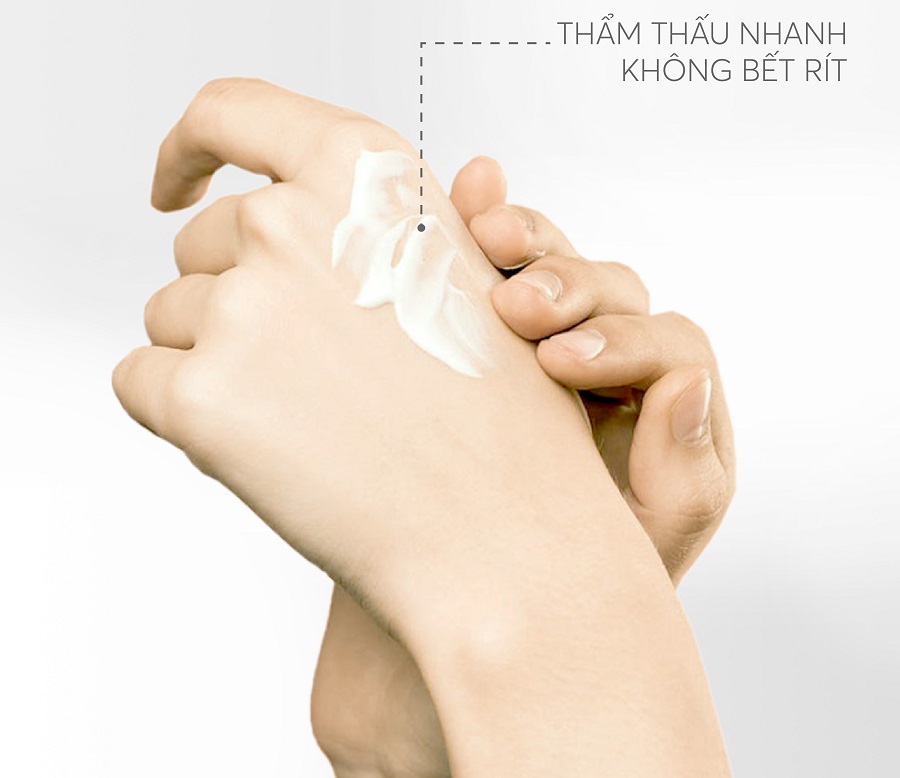 Gia công Kem dưỡng trắng body cao cấp IFREE - các thoa kem lên bề mặt da