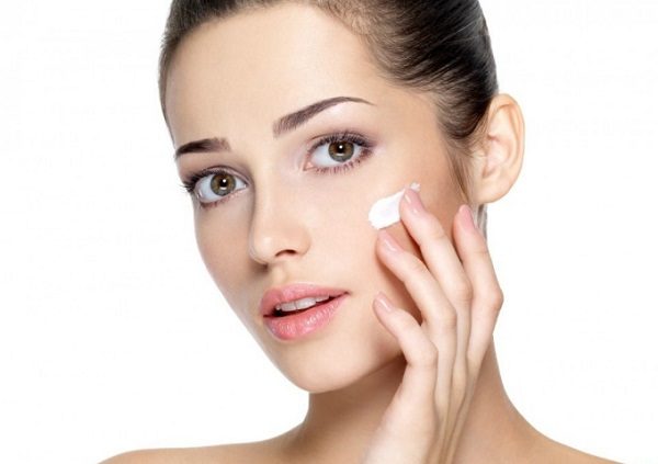Mỹ phẩm chứa Hyaluronic acid - Siêu phẩm cấp nước, dưỡng ẩm cho làn da 4 Ha làm serum cấp nước