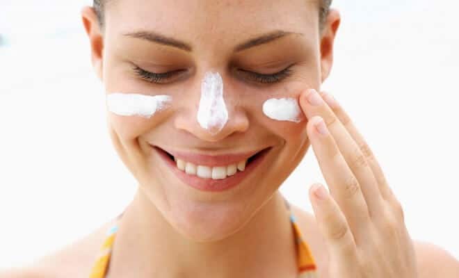 7 sai lầm phổ biến khi sử dụng kem chống nắng 14 thoa. sử dụng kem chống nắng