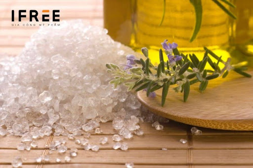 Lưu ngay 6 cách tẩy tế bào chết body tại nhà an toàn và hiệu quả nhất 16 Tẩy tế bào chết bằng muối biển và dầu oliu