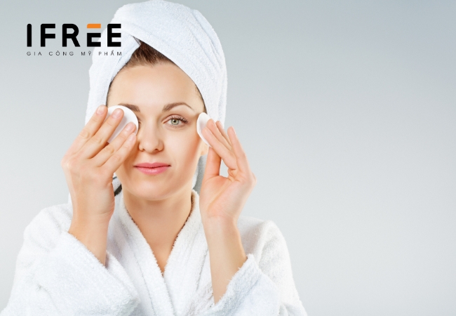 nước tẩy trang là gì