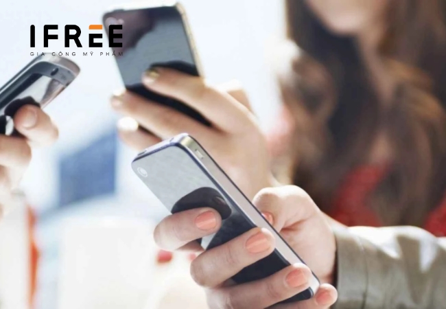 Ánh sáng xanh từ điện thoại - Mối nguy tiềm ẩn phá huỷ làn da bạn 28 Ánh sáng xanh từ điện thoại