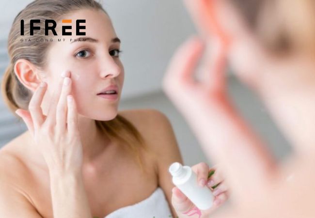 bôi kem trị mụn trước hay sau serum