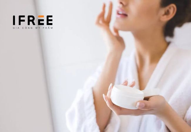 Hướng dẫn cách bôi kem dưỡng ẩm hiệu quả