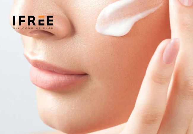 Kem dưỡng trắng da mặt cho da dầu nên chứa thành phần nào? 9 Kem dưỡng trắng da mặt cho da dầu nên chứa thành phần nào?