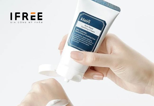 5+ công thức kem dưỡng ẩm cho da khô giúp da căng mọng, không bong tróc 17 5+ công thức kem dưỡng ẩm cho da khô giúp da căng mọng, không bong tróc