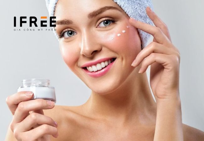 5+ công thức kem dưỡng ẩm cho da khô giúp da căng mọng, không bong tróc 10 5+ công thức kem dưỡng ẩm cho da khô giúp da căng mọng, không bong tróc