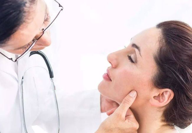 Mụn viêm là gì? Chăm sóc da có mụn viêm thế nào?
