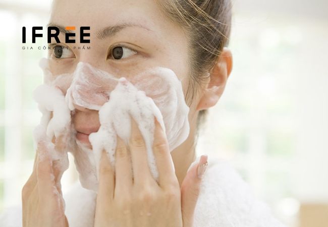 Mụn viêm là gì? Chăm sóc da có mụn viêm thế nào?